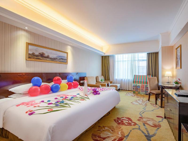 Vienna Hotel Baoan Liutang Xin'an  Экстерьер фото